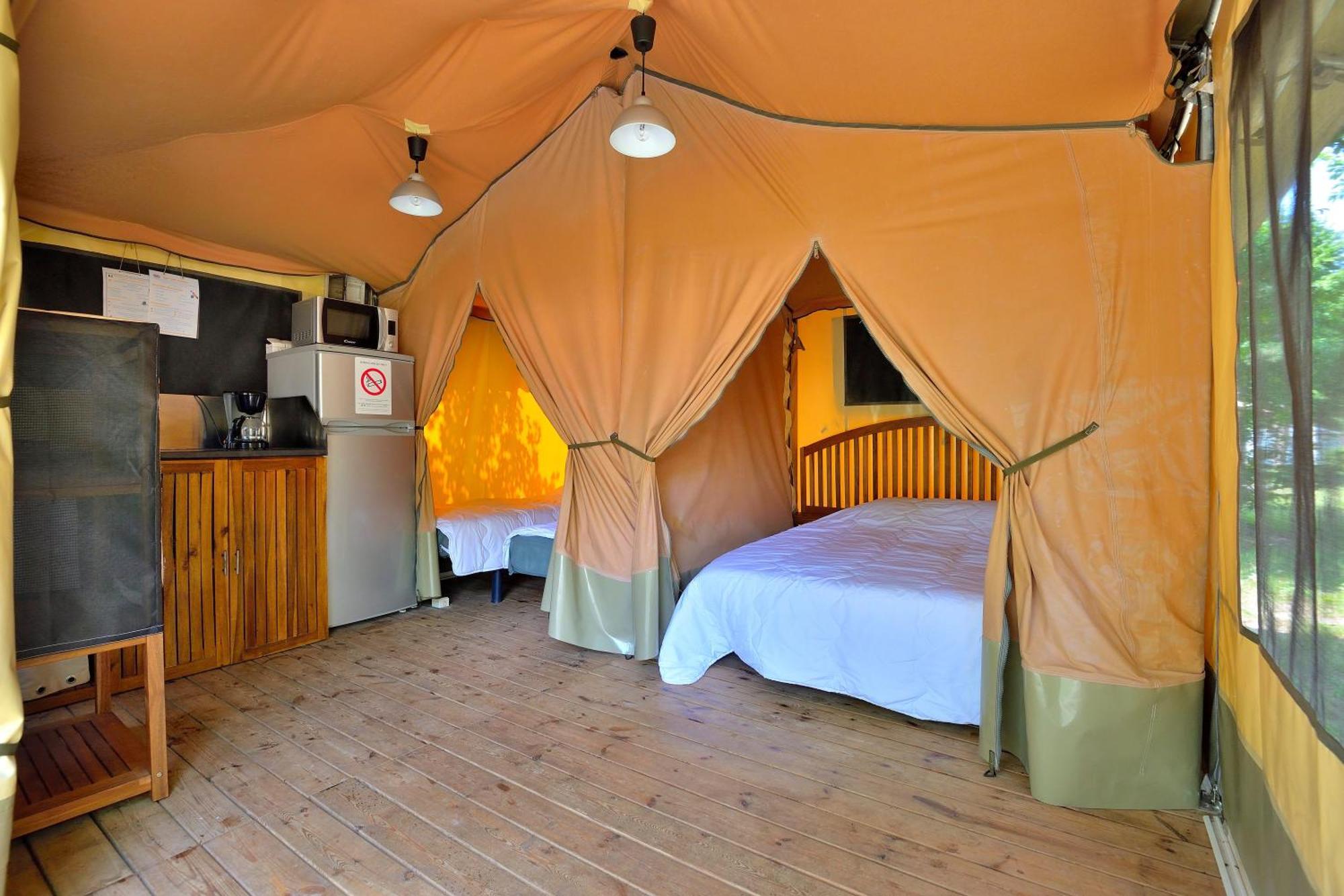 Camping Etang De La Vallee Combreux Quarto foto