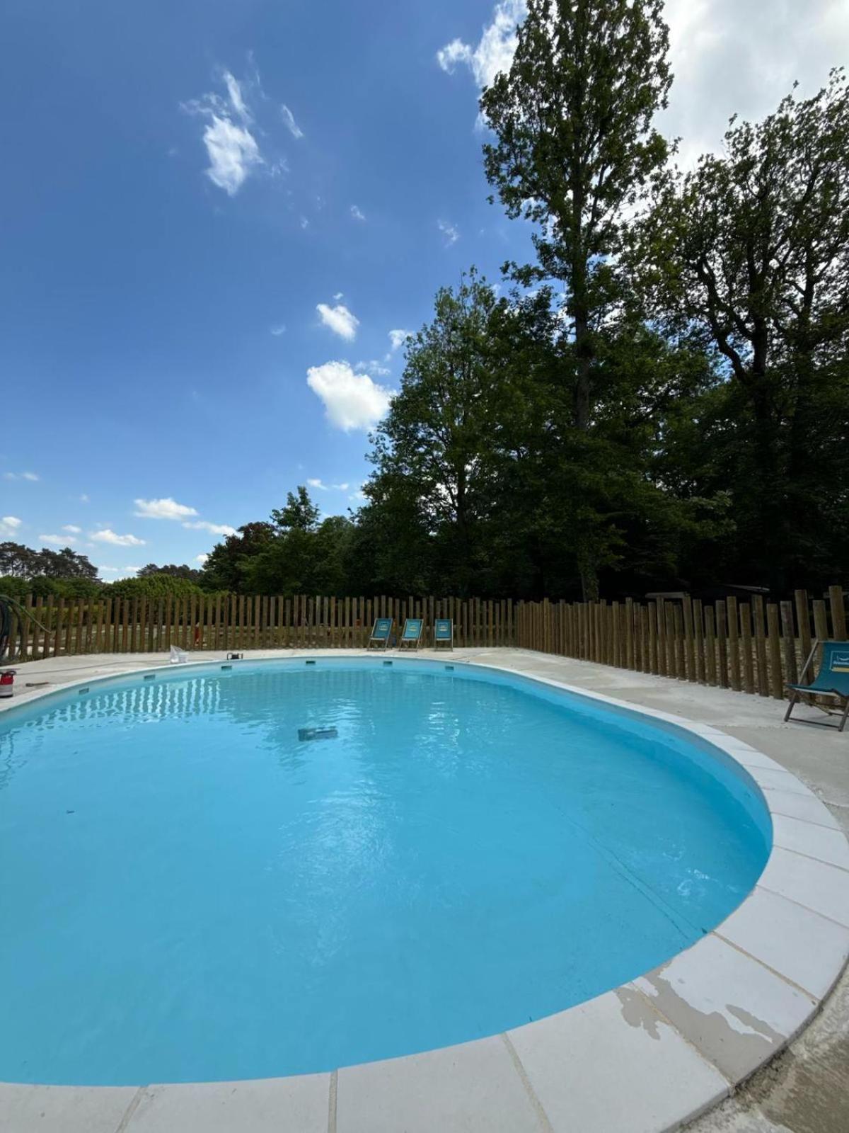 Camping Etang De La Vallee Combreux Exterior foto